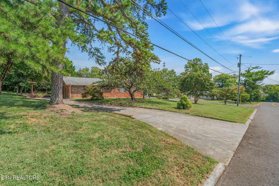 Photo of 220 Sutton Lane