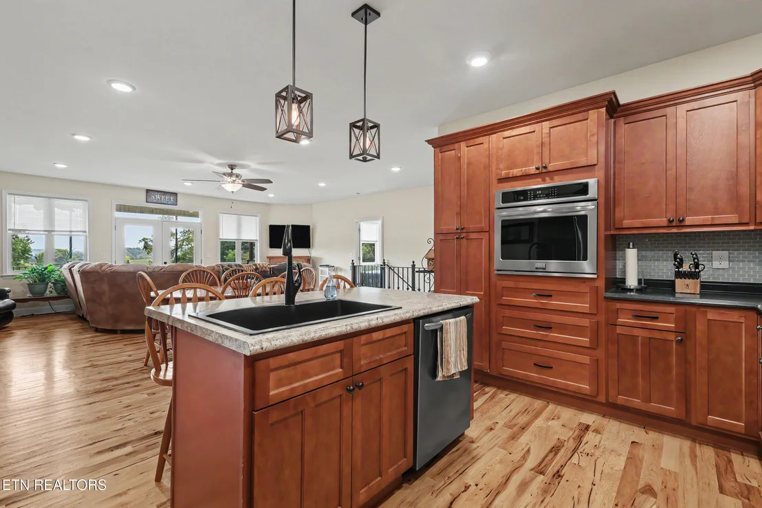 Photo of 1090 Shell Rd