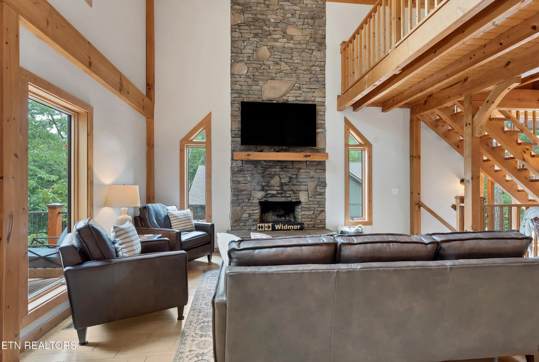 Photo of 374 Laurel Rd