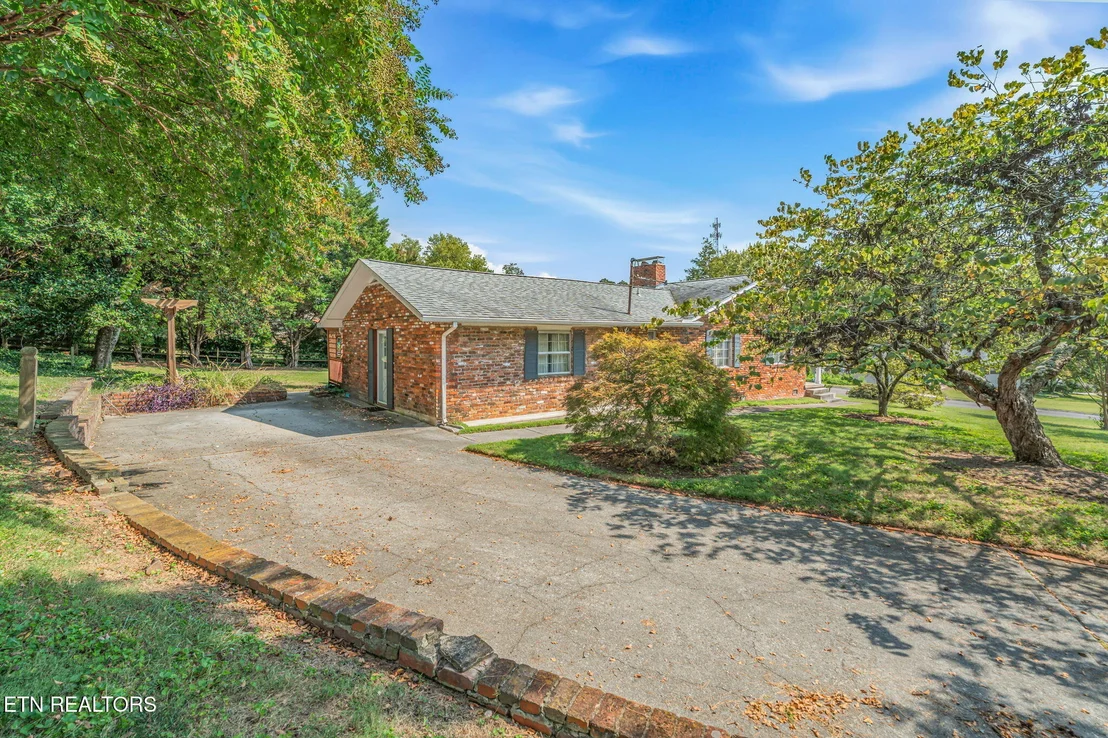 Photo of 220 Sutton Lane