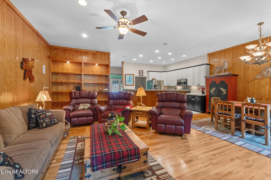 Photo of 122 Lakeside Trace