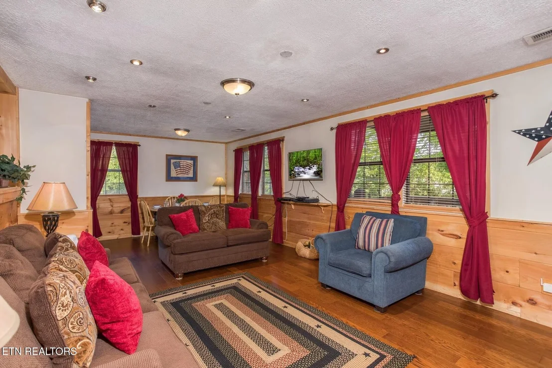 Photo of 170 Showplace Blvd