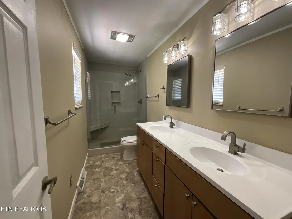 Photo of 651 River Rd