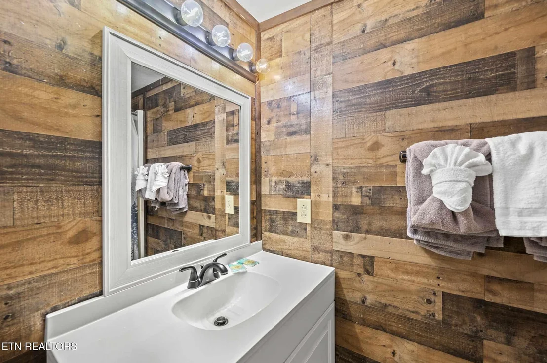 Photo of 1020 Ski View Lane