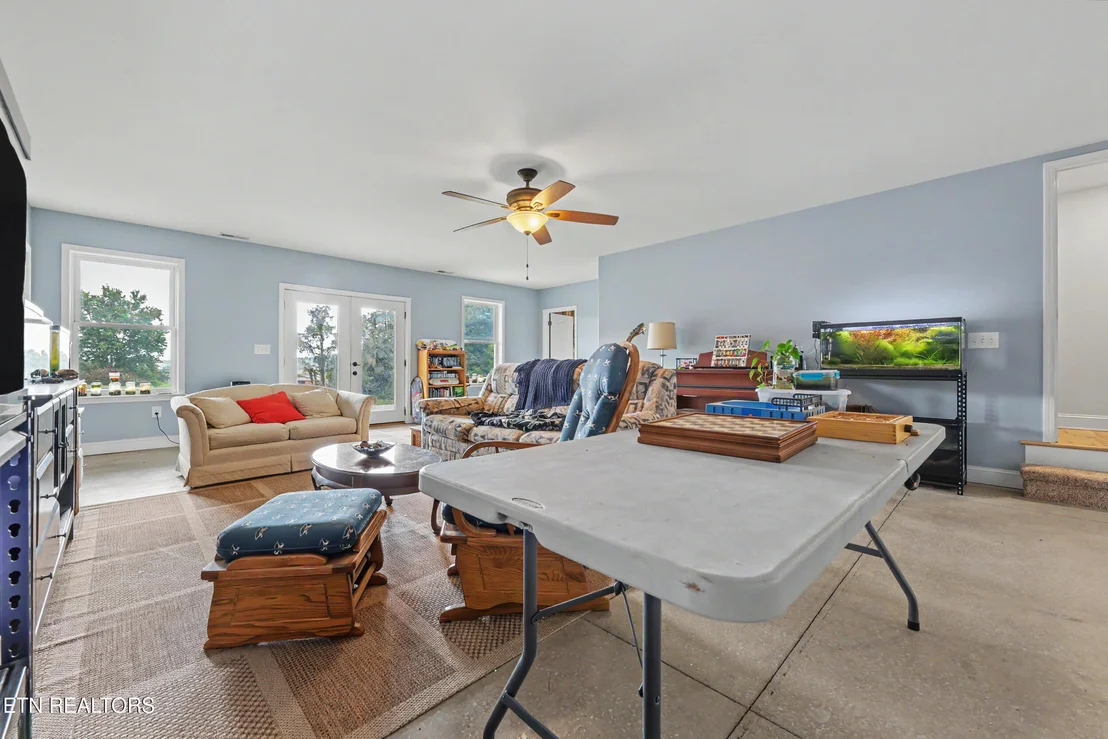 Photo of 1090 Shell Rd