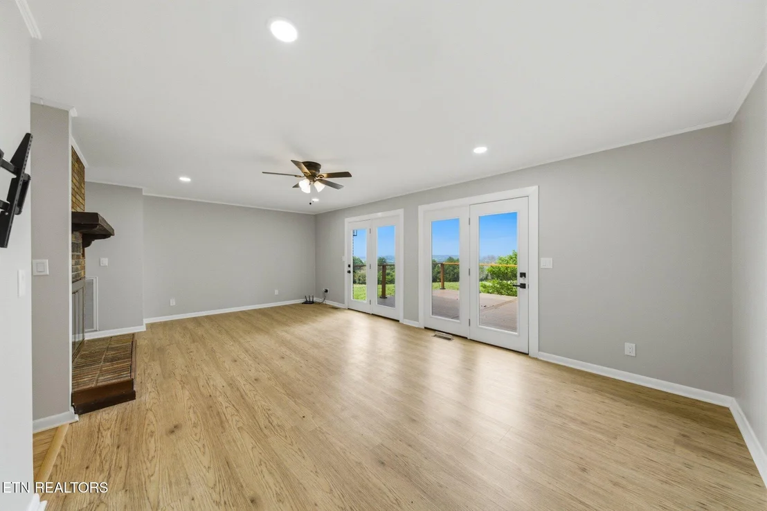 Photo of 960 Cave Rd
