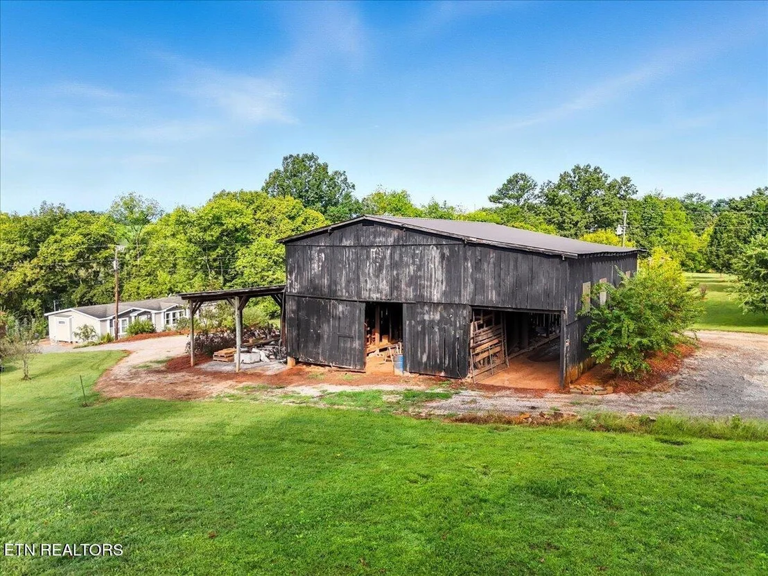 Photo of 340 Trigonia Rd