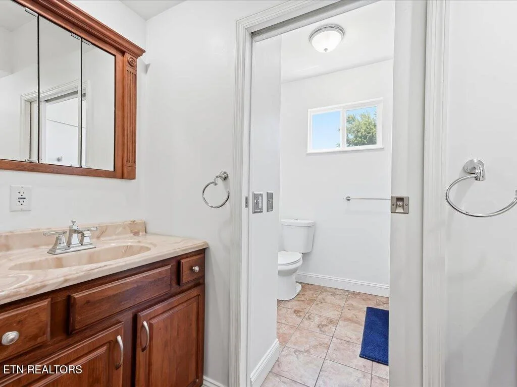 Photo of 985 Claudette Drive