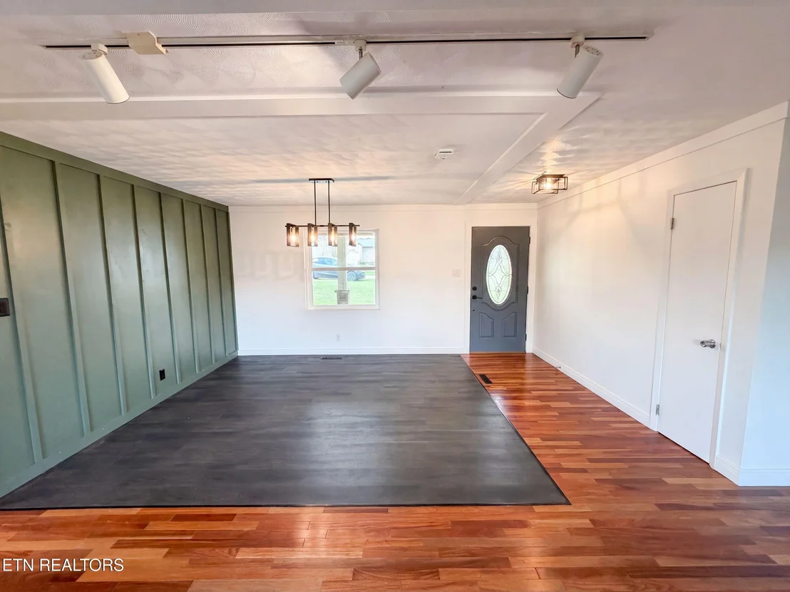 Photo of 302 Sunset Lane