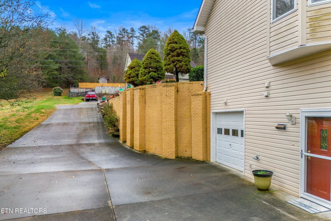Photo of 1401 Brookfield Drive