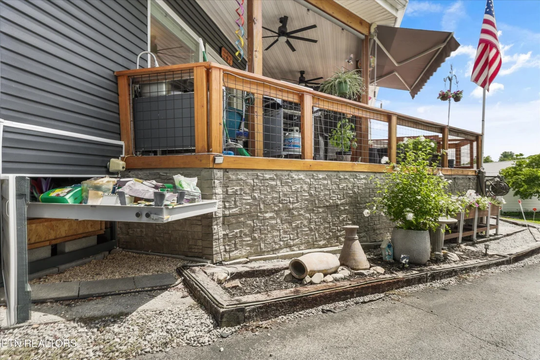 Photo of 844 Peacock Ridge Rd