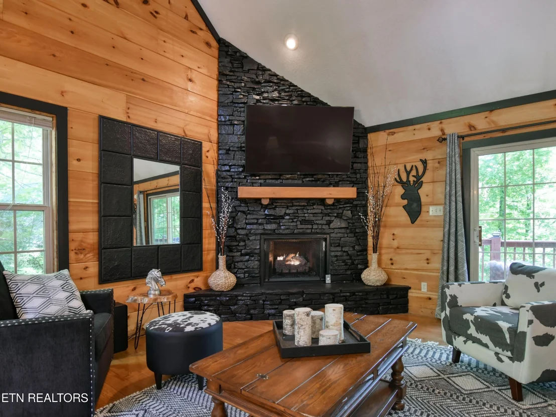 Photo of 380 Laurel Rd