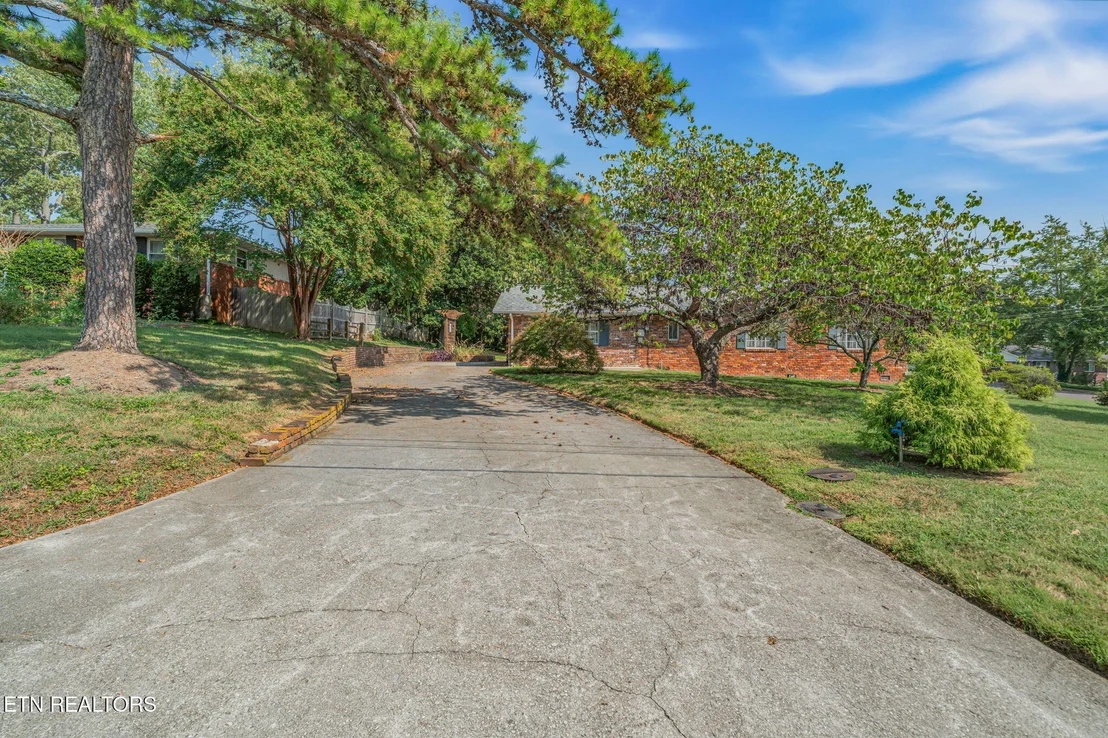 Photo of 220 Sutton Lane