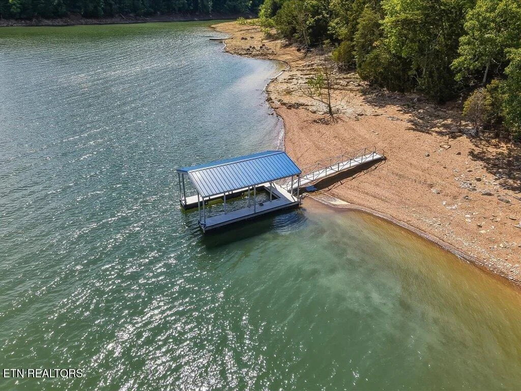Photo of 311 Alberts Cove