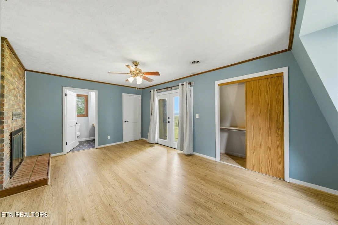 Photo of 960 Cave Rd