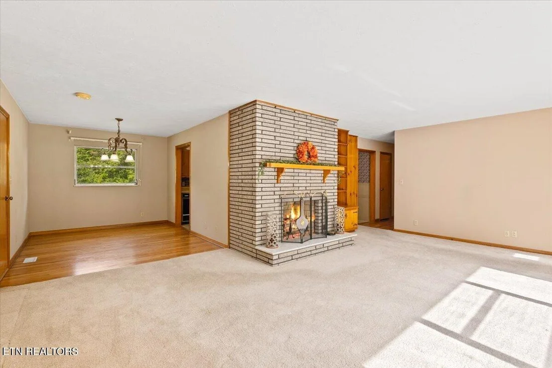 Photo of 154 E Wolf Valley Rd