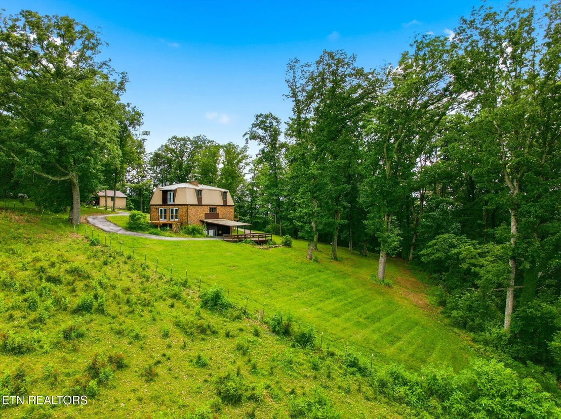 Photo of 960 Cave Rd