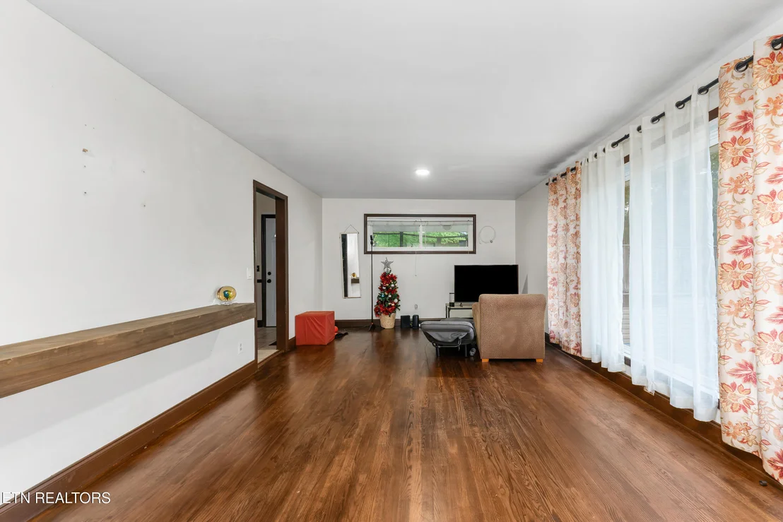 Photo of 561 Robinson Drive