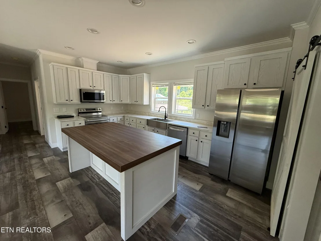 Photo of 705 Robin Drive