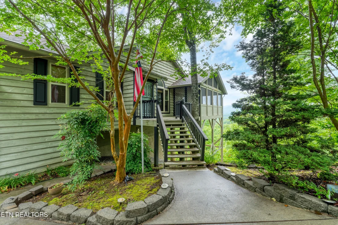 Photo of 620 Hawk View Drive
