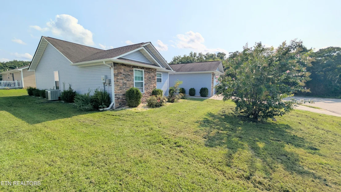 Photo of 447 Cornus Ave