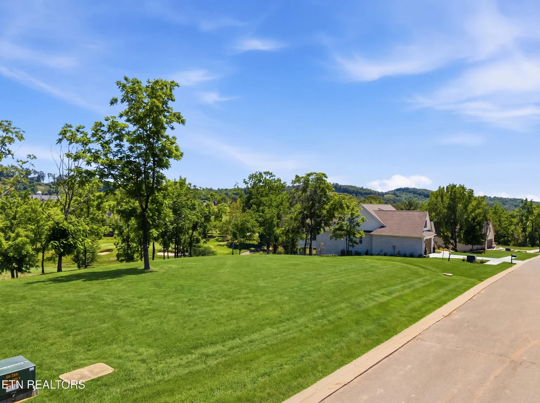 Photo of 903 Mockingbird Lane