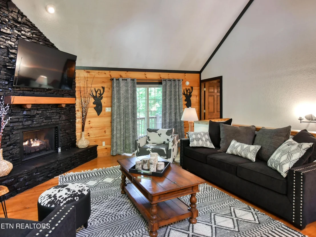 Photo of 380 Laurel Rd