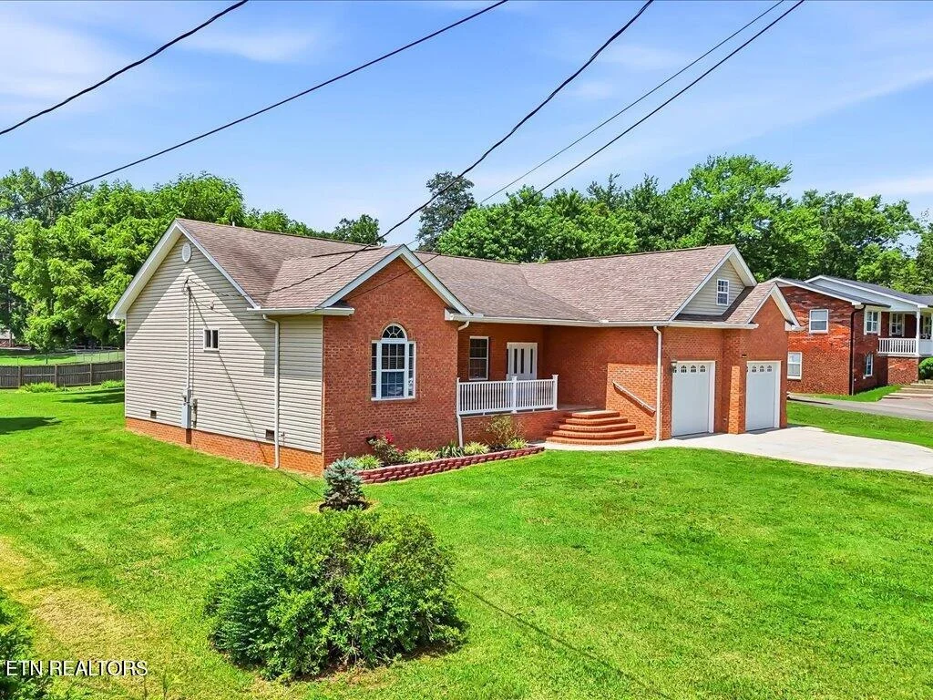 Photo of 985 Claudette Drive