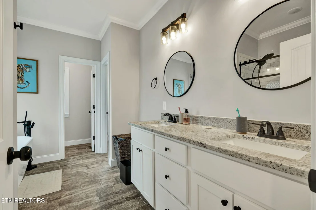 Photo of 110 NE Quail Run