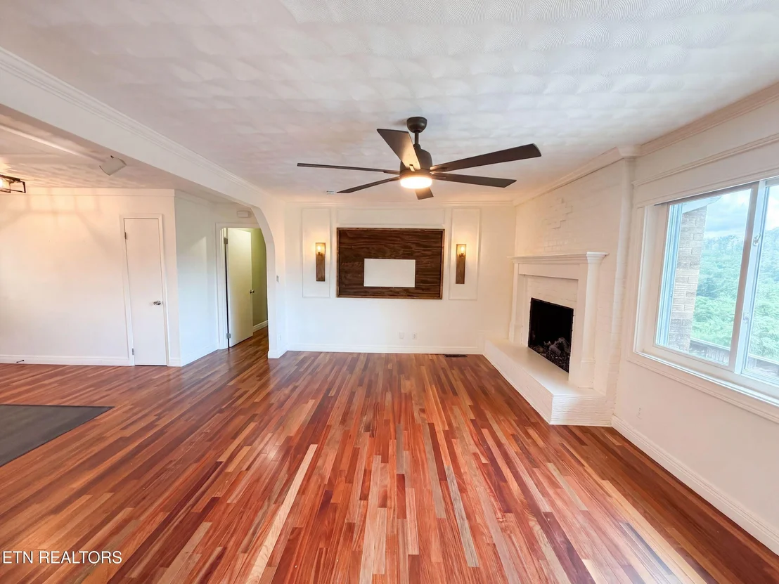 Photo of 302 Sunset Lane