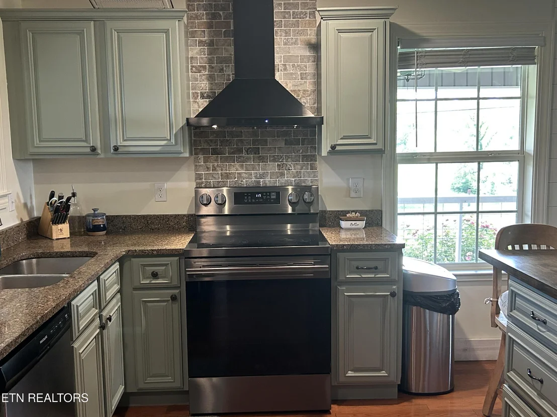 Photo of 1246 Greenbriar Rd