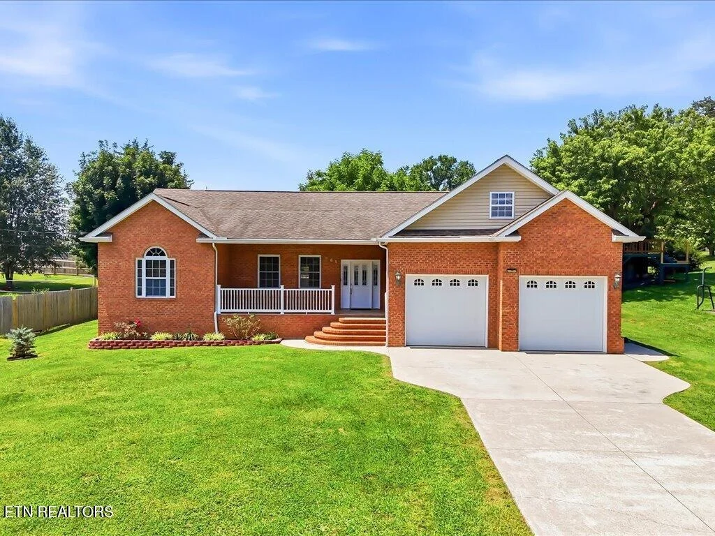 Photo of 985 Claudette Drive