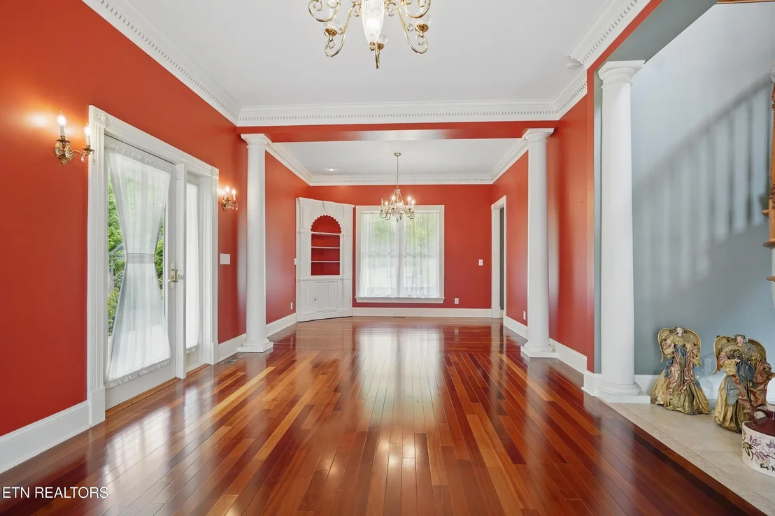 Photo of 6005 Powell Valley Rd