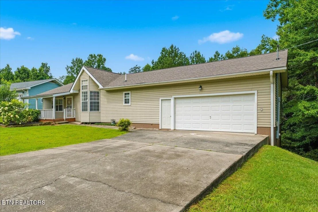 Photo of 142 Oak Drive