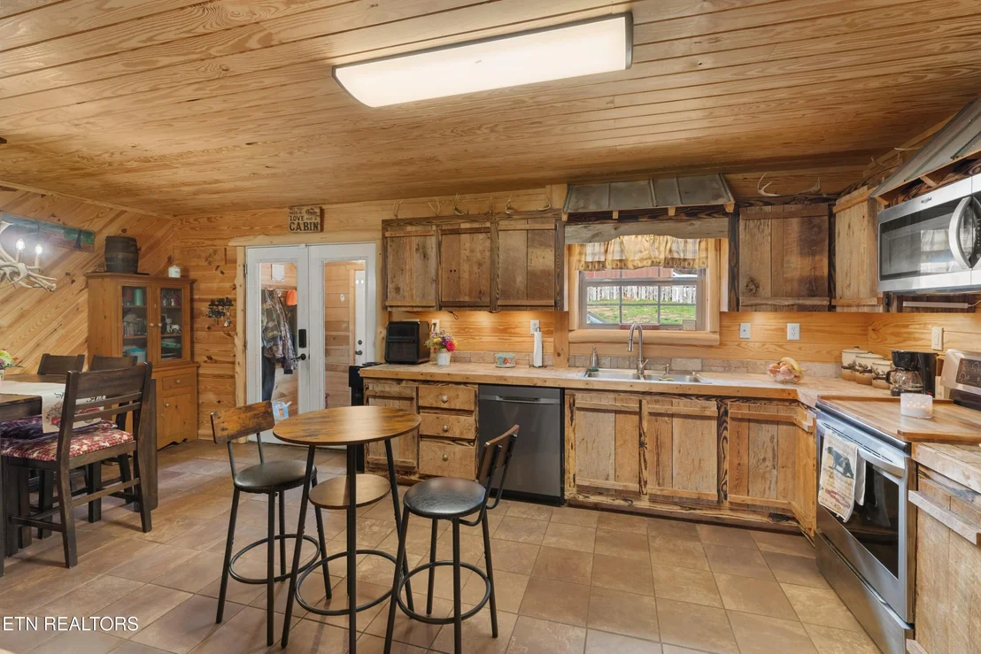 Photo of 2357 Hall Rd