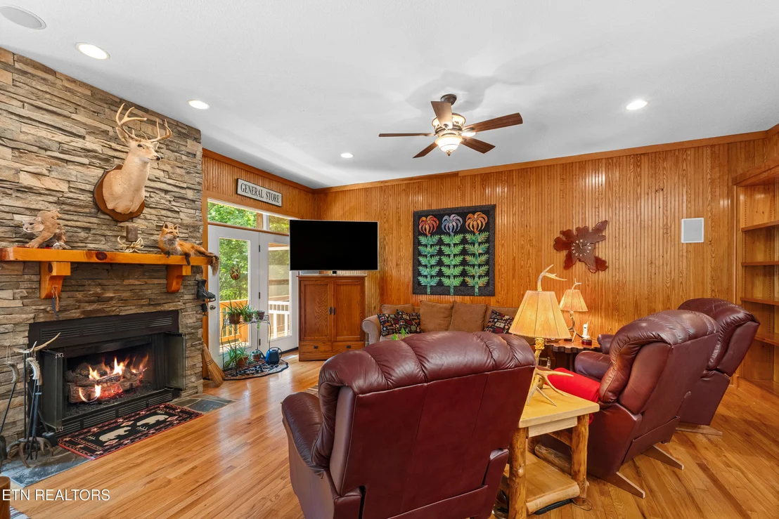 Photo of 122 Lakeside Trace