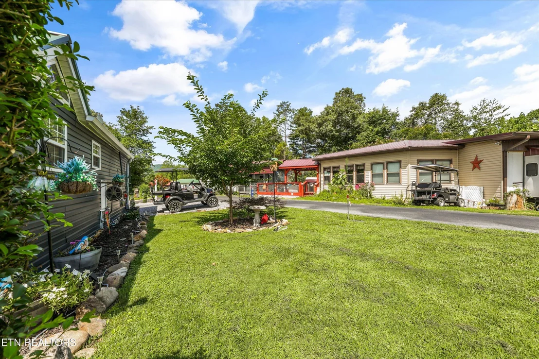 Photo of 844 Peacock Ridge Rd
