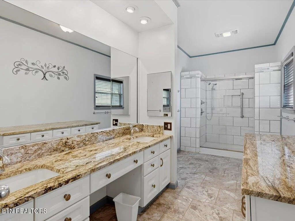 Photo of 311 Alberts Cove