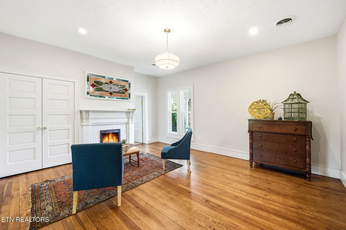 Photo of 240 Maplehurst Lane