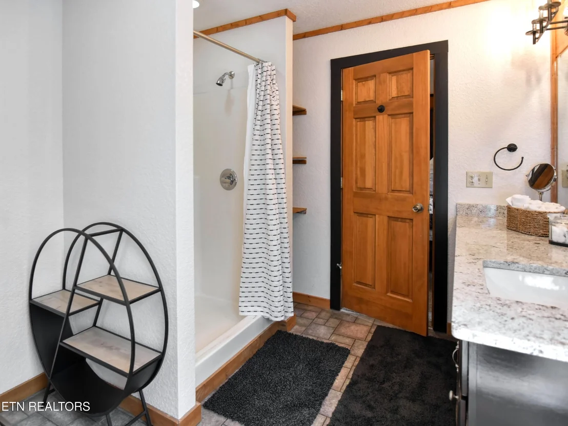 Photo of 380 Laurel Rd