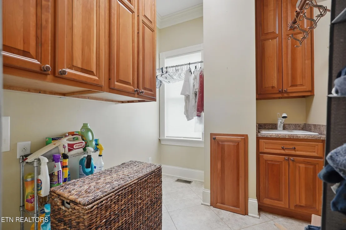 Photo of 6005 Powell Valley Rd