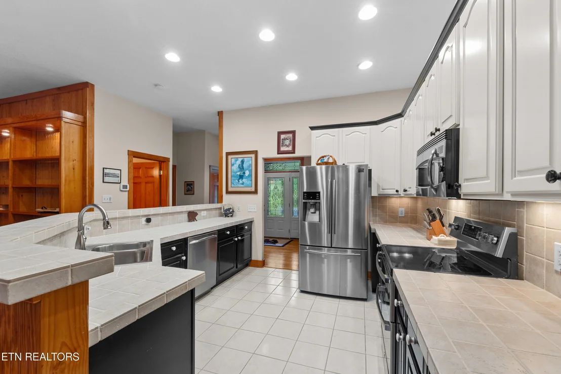 Photo of 122 Lakeside Trace