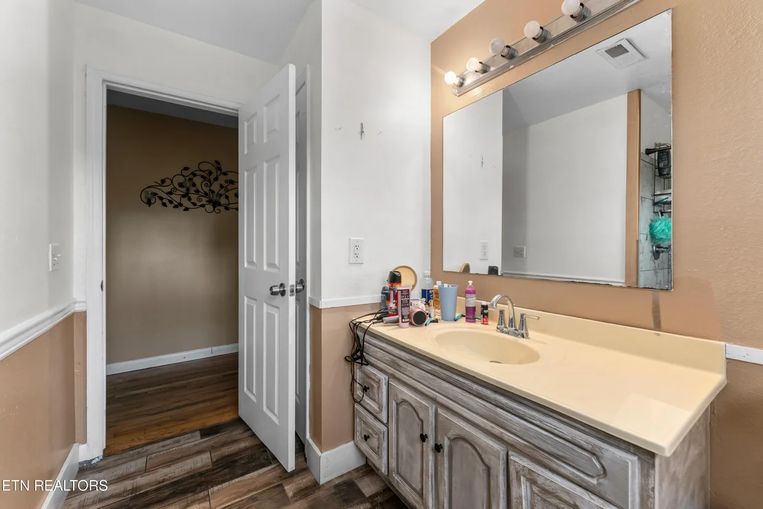 Photo of 561 Robinson Drive