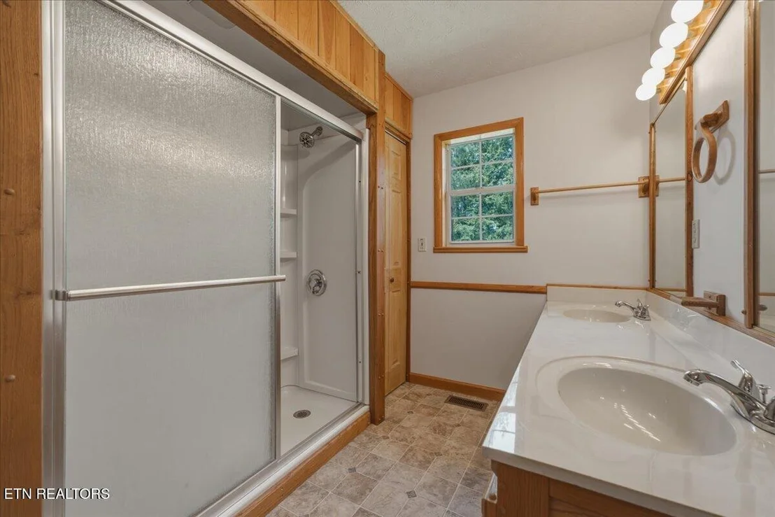 Photo of 142 Oak Drive