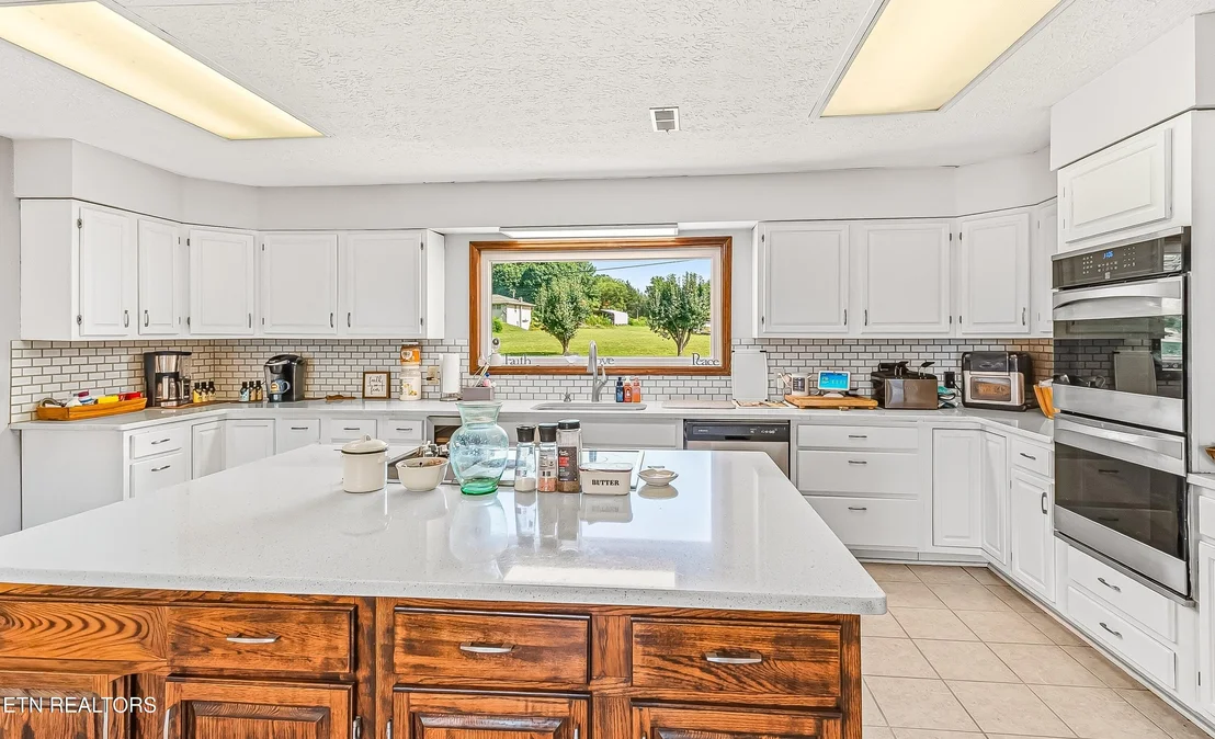 Photo of 382 Edgelake Drive