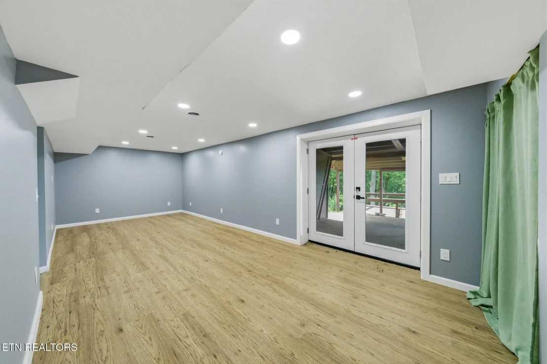 Photo of 960 Cave Rd