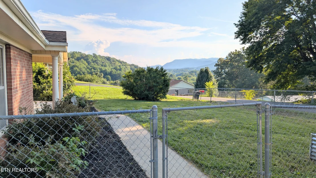 Photo of 821 Commanche Drive