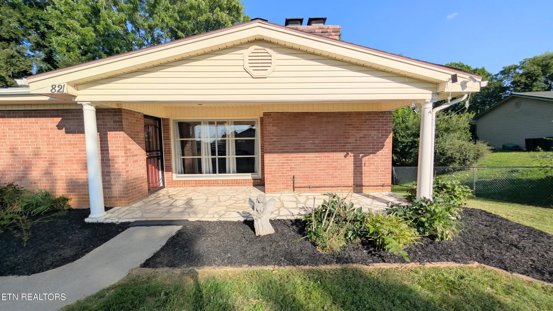 Photo of 821 Commanche Drive