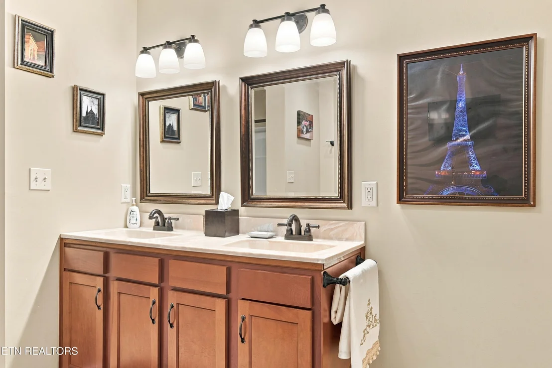 Photo of 2021 Compton Court