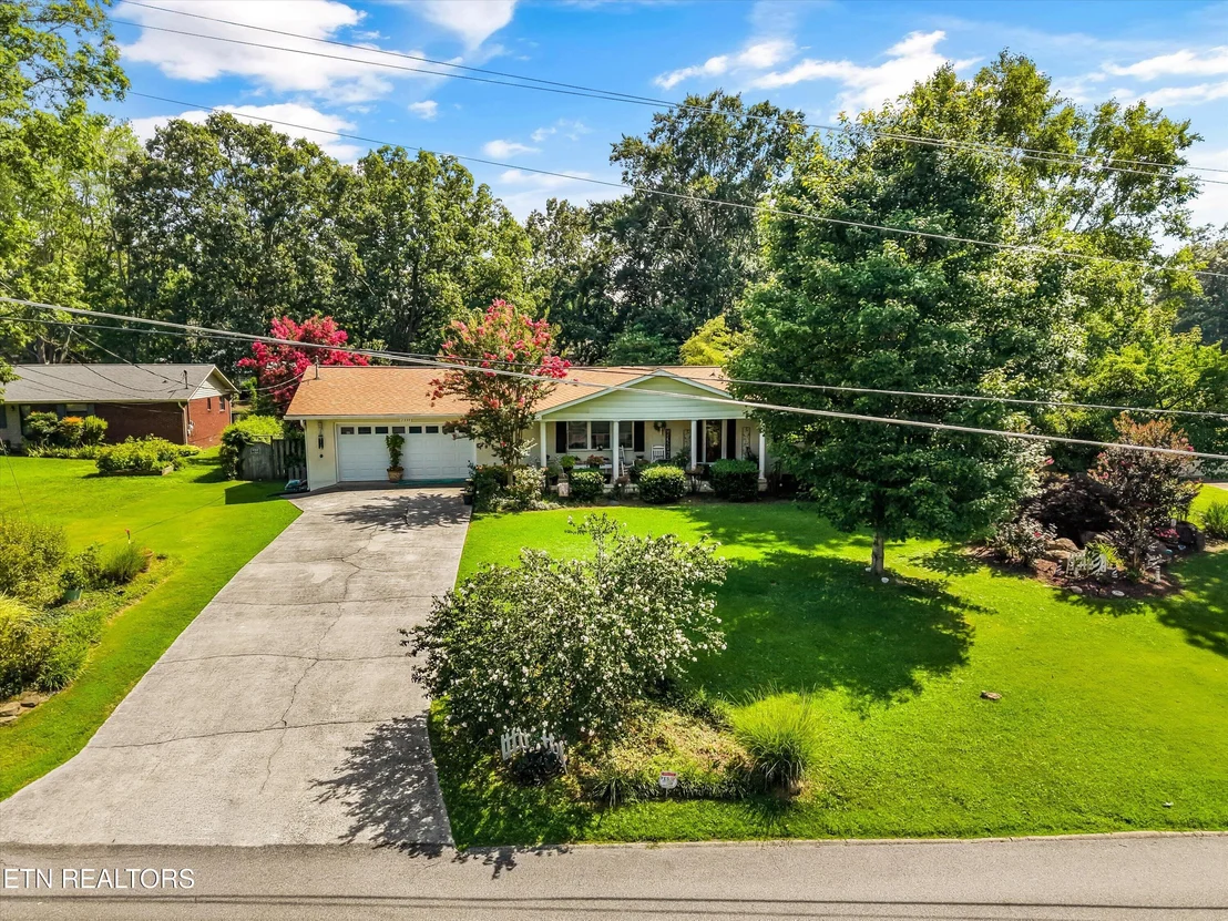 Photo of 1335 Beechview Drive